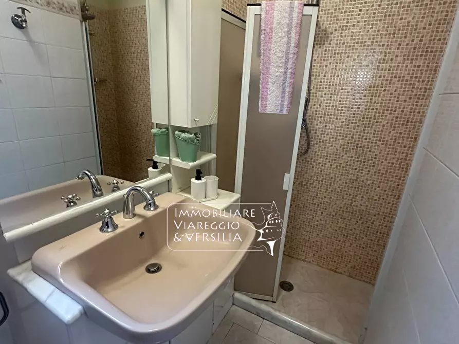 Immagine 16 di Casa semindipendente in vendita  in via Oberdan 15 a Viareggio