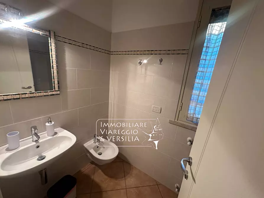 Immagine 73 di Casa semindipendente in vendita  in via Oberdan 15 a Viareggio