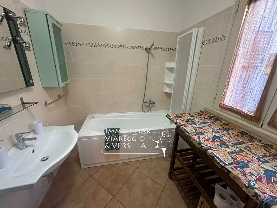 Immagine 75 di Casa semindipendente in vendita  in via Oberdan 15 a Viareggio
