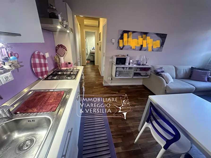 Immagine 1 di Appartamento in vendita  in via Vittorio Veneto 77 a Viareggio