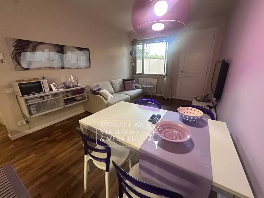 Immagine 4 di Appartamento in vendita  in via Vittorio Veneto 77 a Viareggio
