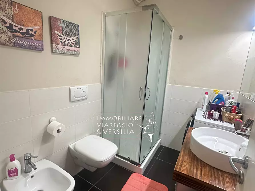 Immagine 5 di Appartamento in vendita  in via Vittorio Veneto 77 a Viareggio