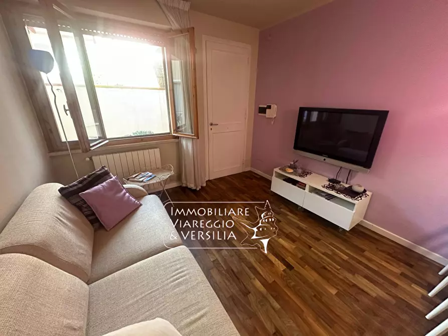 Immagine 6 di Appartamento in vendita  in via Vittorio Veneto 77 a Viareggio