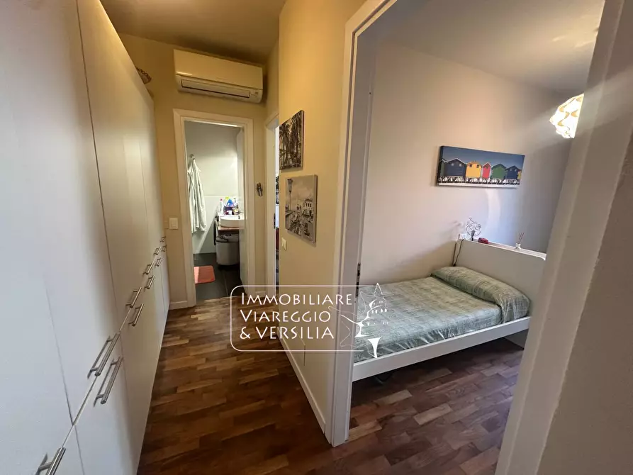 Immagine 12 di Appartamento in vendita  in via Vittorio Veneto 77 a Viareggio