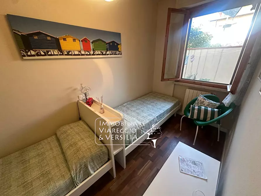 Immagine 15 di Appartamento in vendita  in via Vittorio Veneto 77 a Viareggio