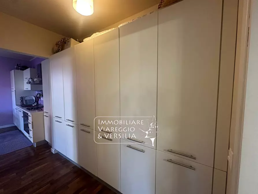 Immagine 17 di Appartamento in vendita  in via Vittorio Veneto 77 a Viareggio