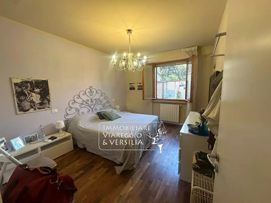 Immagine 19 di Appartamento in vendita  in via Vittorio Veneto 77 a Viareggio