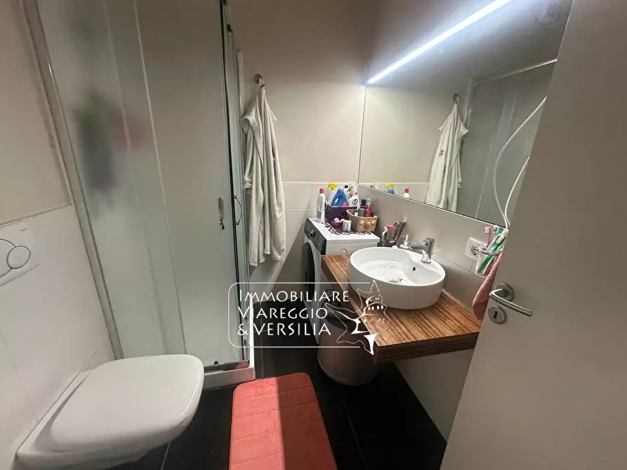 Immagine 20 di Appartamento in vendita  in via Vittorio Veneto 77 a Viareggio