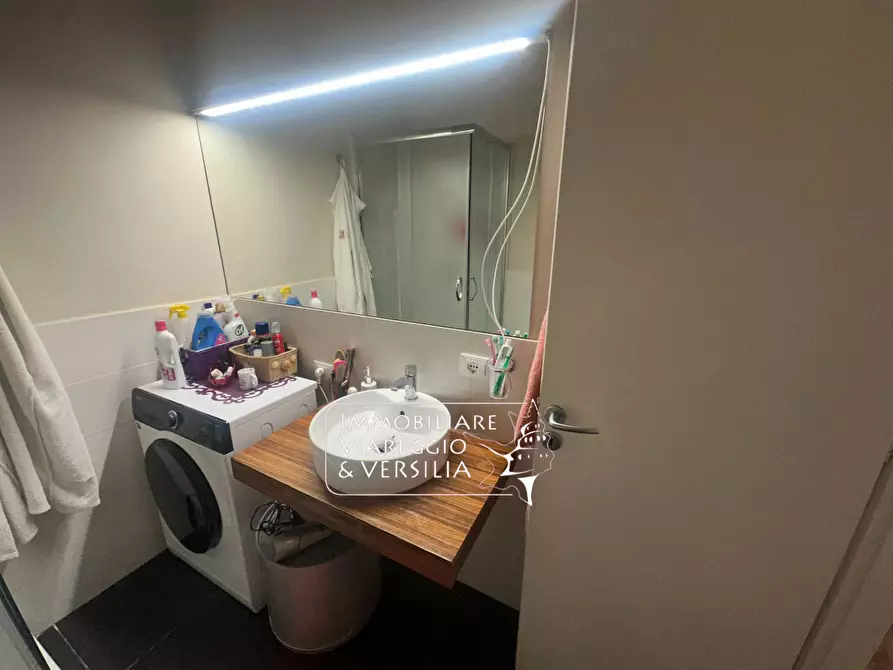 Immagine 22 di Appartamento in vendita  in via Vittorio Veneto 77 a Viareggio
