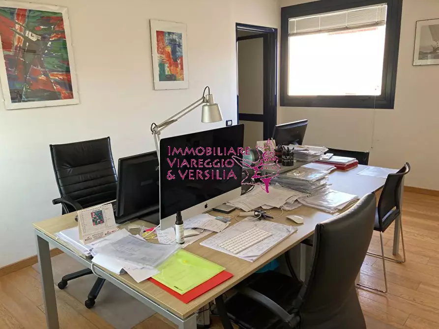 Immagine 9 di Ufficio in affitto  in via Coppino 100 a Viareggio