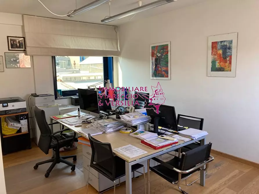 Immagine 2 di Ufficio in affitto  in via Coppino 100 a Viareggio