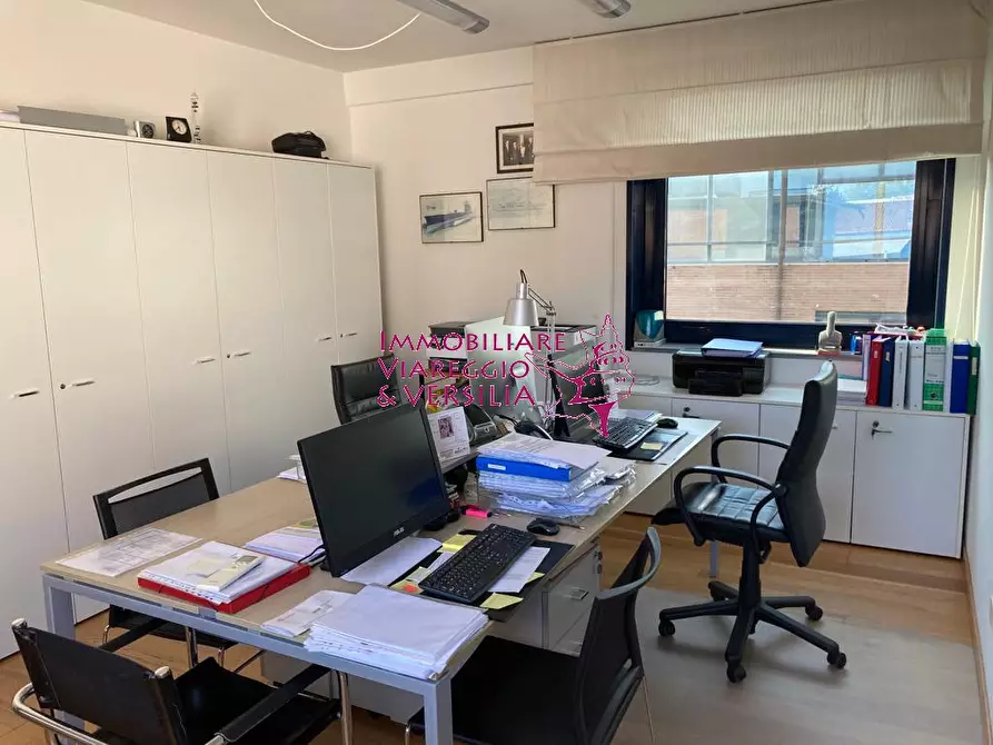 Immagine 11 di Ufficio in affitto  in via Coppino 100 a Viareggio