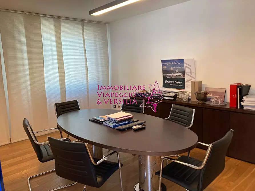 Immagine 12 di Ufficio in affitto  in via Coppino 100 a Viareggio