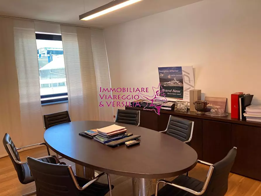 Immagine 14 di Ufficio in affitto  in via Coppino 100 a Viareggio