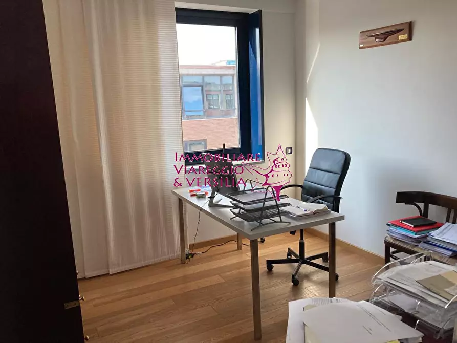 Immagine 15 di Ufficio in affitto  in via Coppino 100 a Viareggio