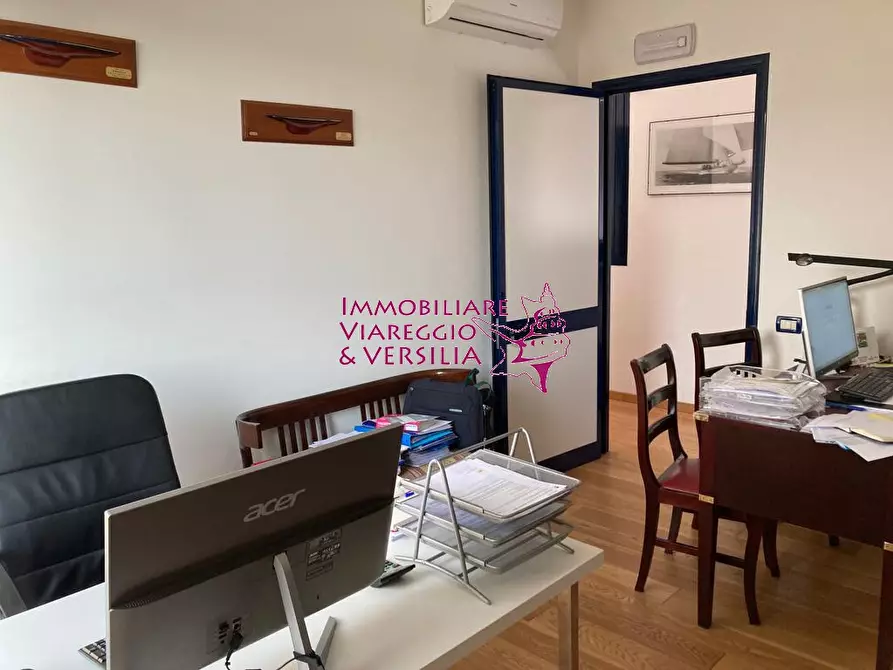 Immagine 16 di Ufficio in affitto  in via Coppino 100 a Viareggio