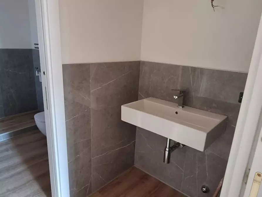 Immagine 25 di Appartamento in vendita  in a Venezia de la Testa a Venezia