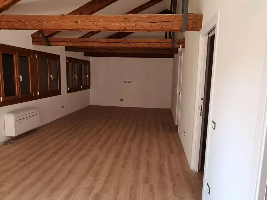 Immagine 27 di Appartamento in vendita  in a Venezia de la Testa a Venezia