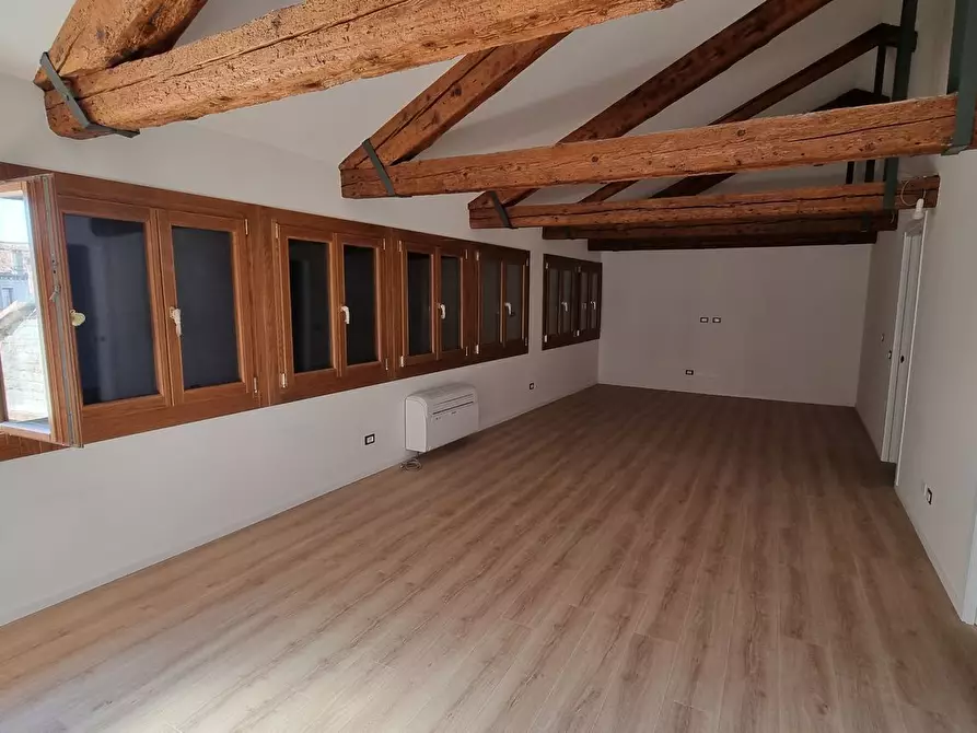 Immagine 28 di Appartamento in vendita  in a Venezia de la Testa a Venezia