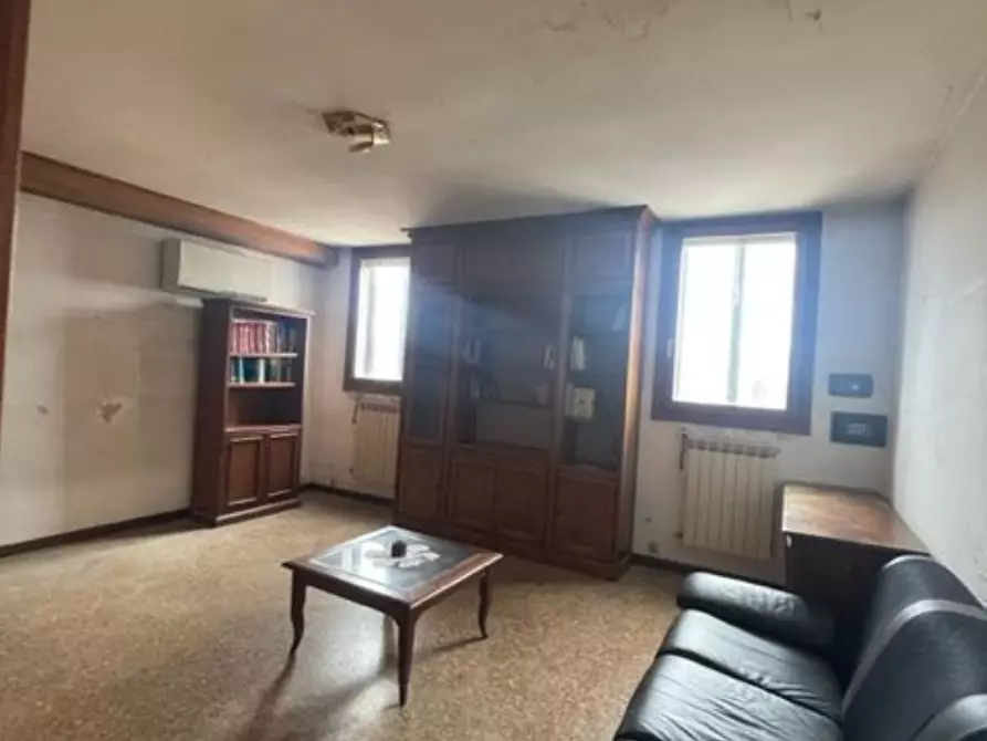 Immagine 1 di Appartamento in vendita  in Lunga dell'Accademia dei Nobili a Venezia