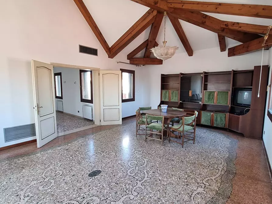 Immagine 11 di Appartamento in vendita  a Venezia