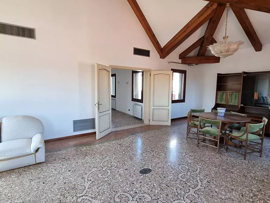 Immagine 14 di Appartamento in vendita  a Venezia