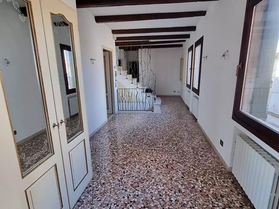 Immagine 4 di Appartamento in vendita  a Venezia