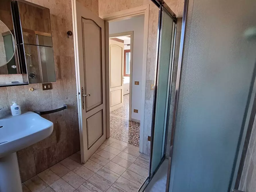 Immagine 9 di Appartamento in vendita  a Venezia