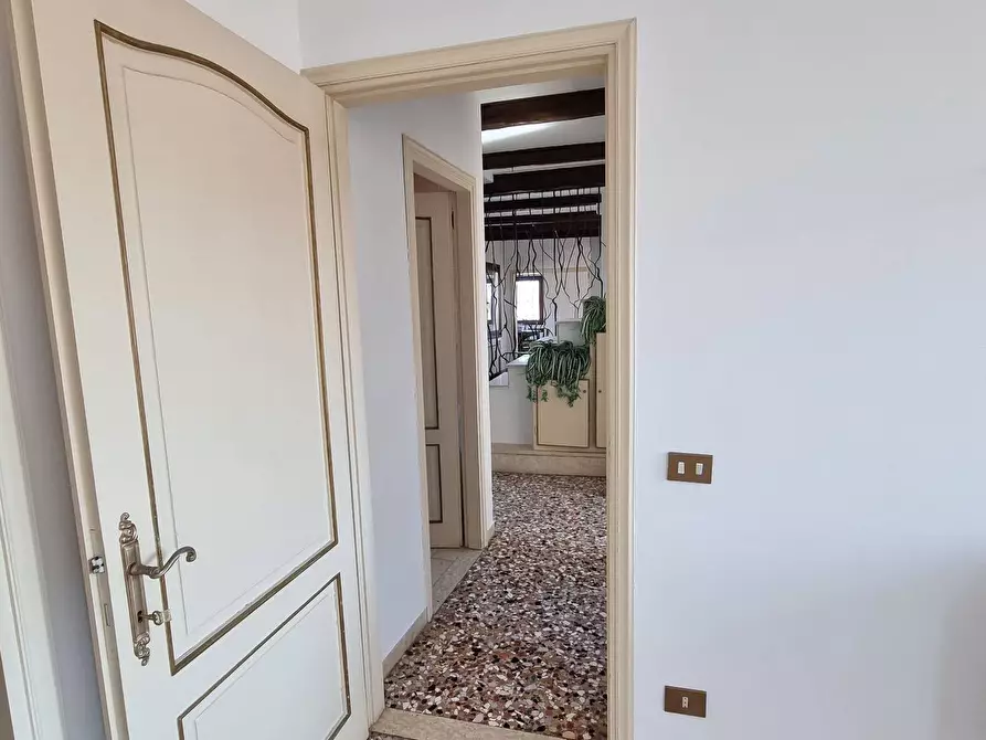 Immagine 30 di Appartamento in vendita  a Venezia