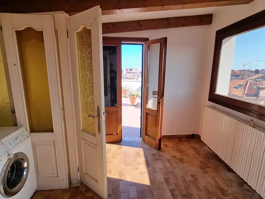 Immagine 53 di Appartamento in vendita  a Venezia