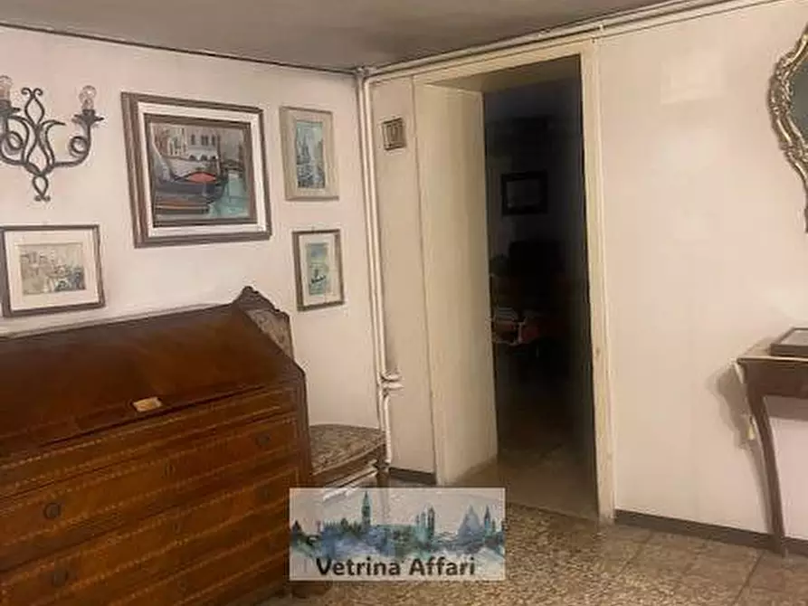 Immagine 2 di Appartamento in vendita  in san polo 1800 a Venezia