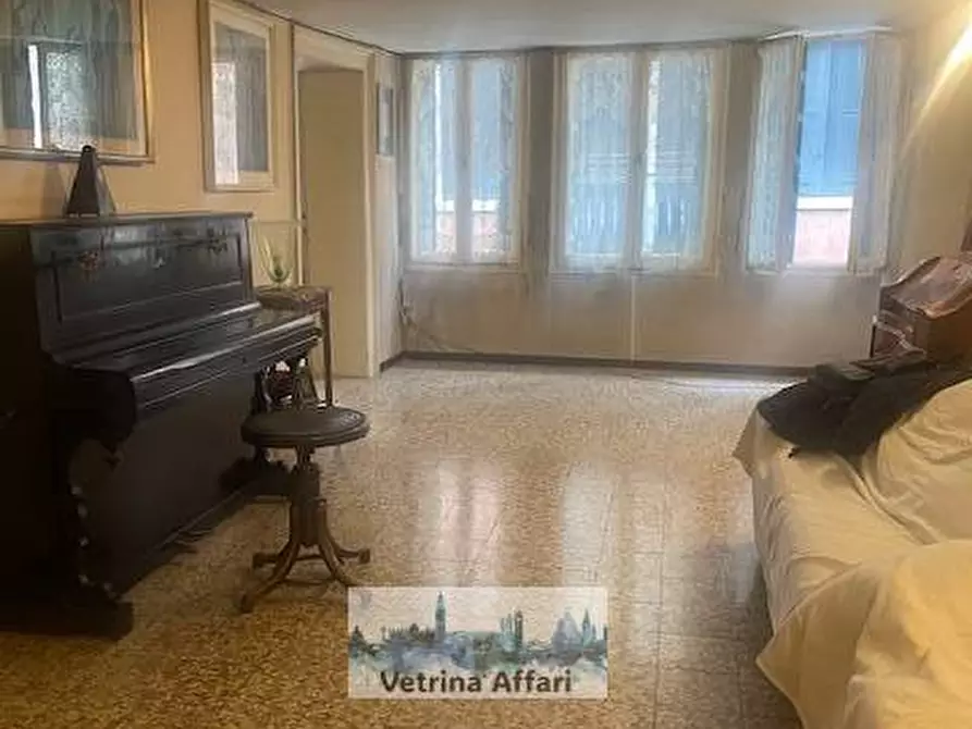 Immagine 1 di Appartamento in vendita  in san polo 1800 a Venezia