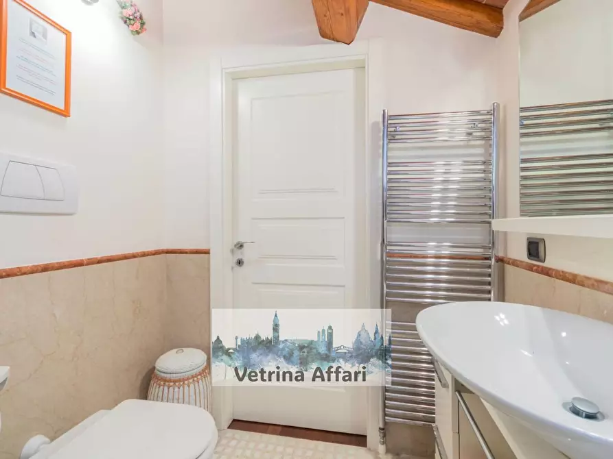 Immagine 14 di Appartamento in vendita  in Campo   Madonna Dell'orto a Venezia