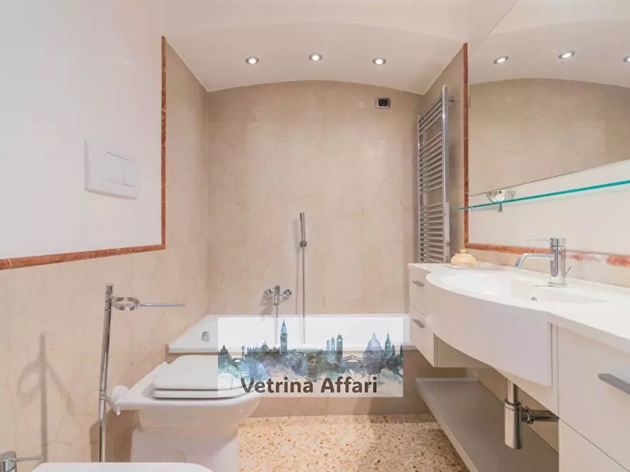 Immagine 6 di Appartamento in vendita  in Campo   Madonna Dell'orto a Venezia