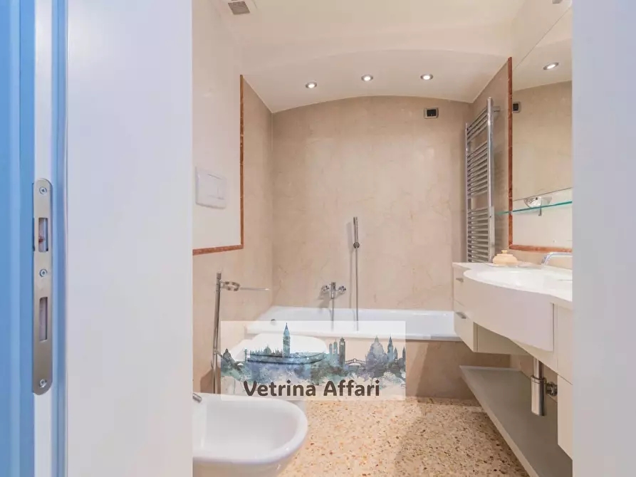 Immagine 25 di Appartamento in vendita  in Campo   Madonna Dell'orto a Venezia