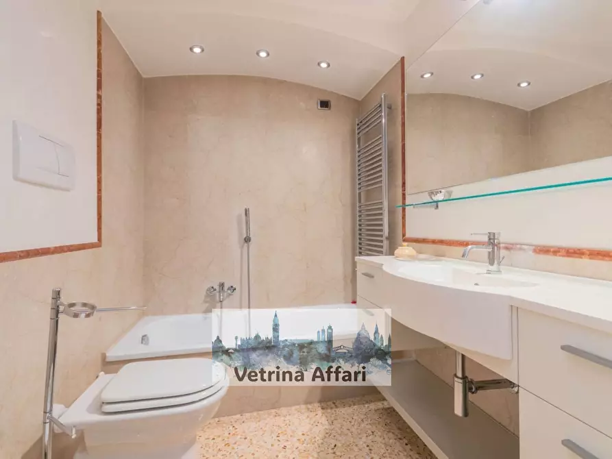 Immagine 27 di Appartamento in vendita  in Campo   Madonna Dell'orto a Venezia