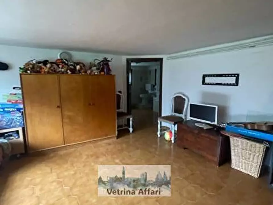 Immagine 9 di Appartamento in vendita  in sandro gallo 40 a Venezia