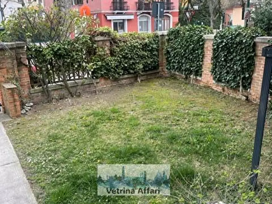 Immagine 18 di Appartamento in vendita  in sandro gallo 40 a Venezia