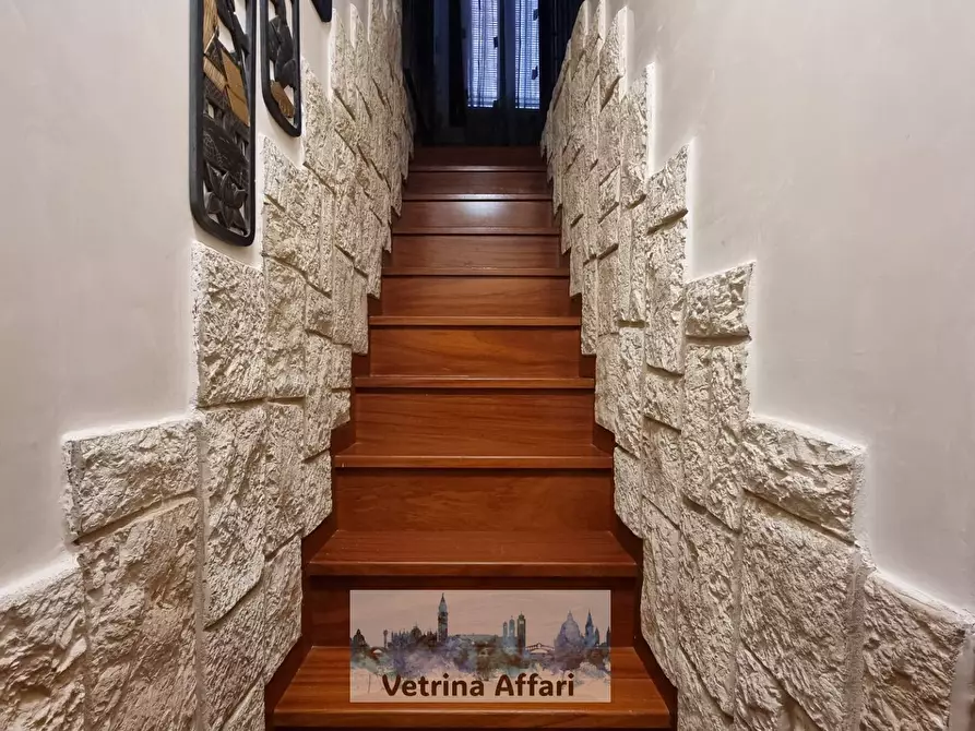 Immagine 2 di Appartamento in vendita  in castello a Venezia