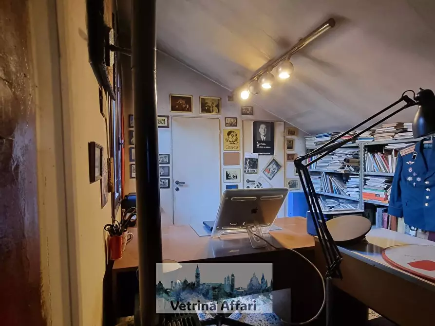 Immagine 19 di Appartamento in vendita  in campo san cassiano a Venezia