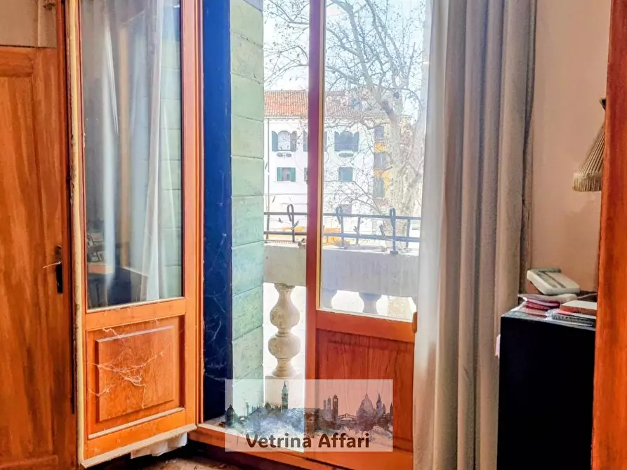 Immagine 1 di Appartamento in vendita  in campo san giacomo a Venezia