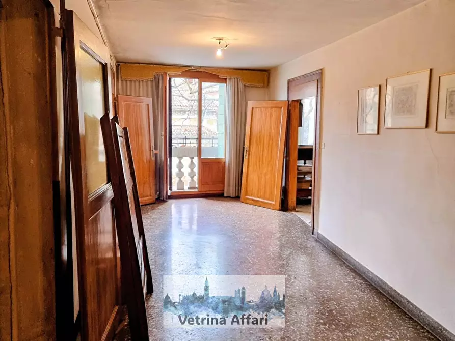 Immagine 8 di Appartamento in vendita  in campo san giacomo a Venezia