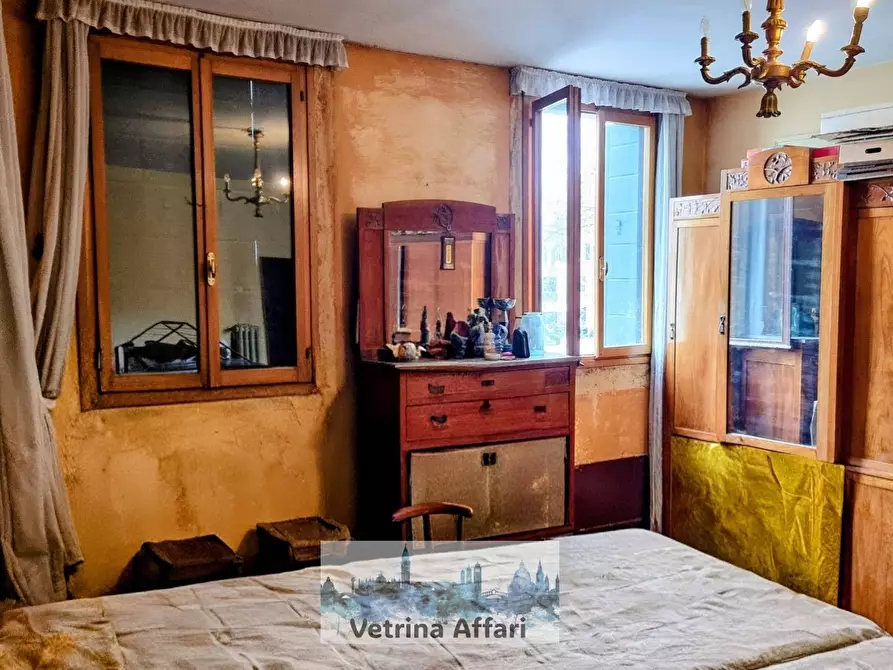 Immagine 11 di Appartamento in vendita  in campo san giacomo a Venezia