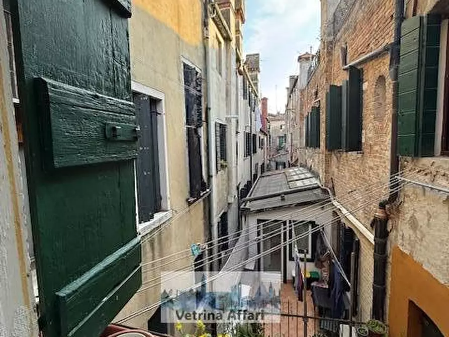 Immagine 12 di Appartamento in vendita  in calle del paradiso a Venezia