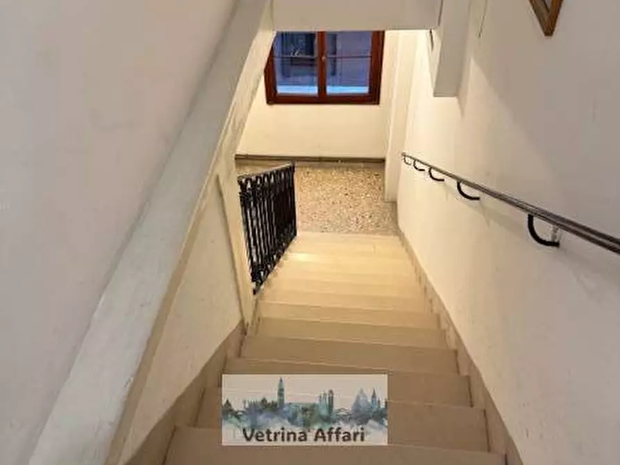 Immagine 13 di Appartamento in vendita  in calle del paradiso a Venezia