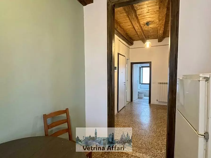 Immagine 3 di Appartamento in vendita  in calle del paradiso a Venezia