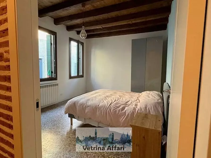 Immagine 4 di Appartamento in vendita  in calle del paradiso a Venezia