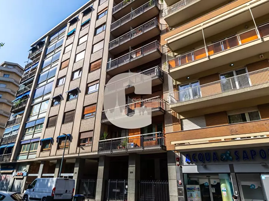 Immagine 4 di Appartamento in vendita  in cors vittorio emanuele ii 210 a Torino