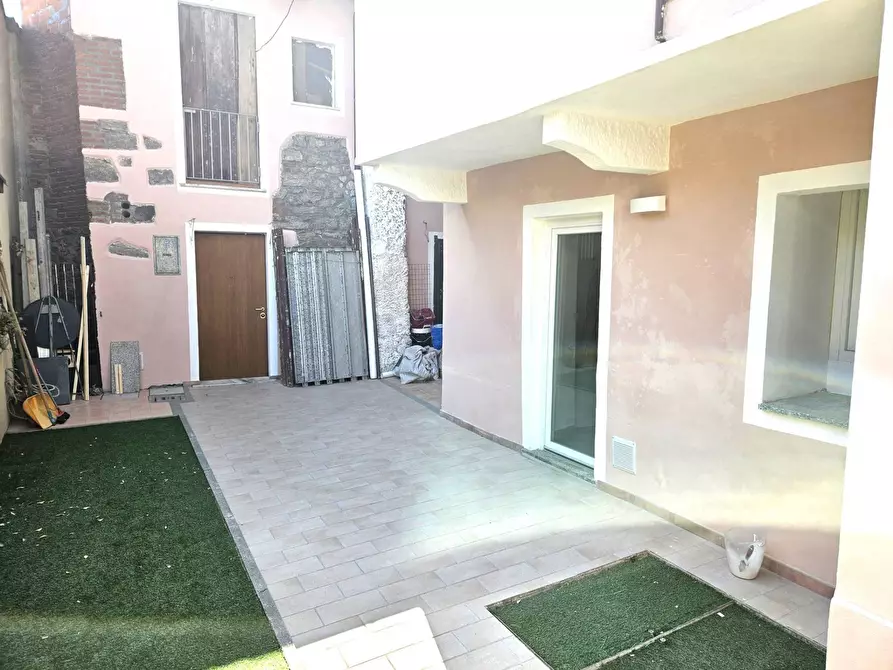 Immagine 1 di Appartamento in vendita  in via Crosa a Arona