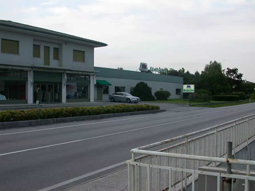 Immagine 1 di Locale commerciale in affitto  in via ponte roitero a Spilimbergo